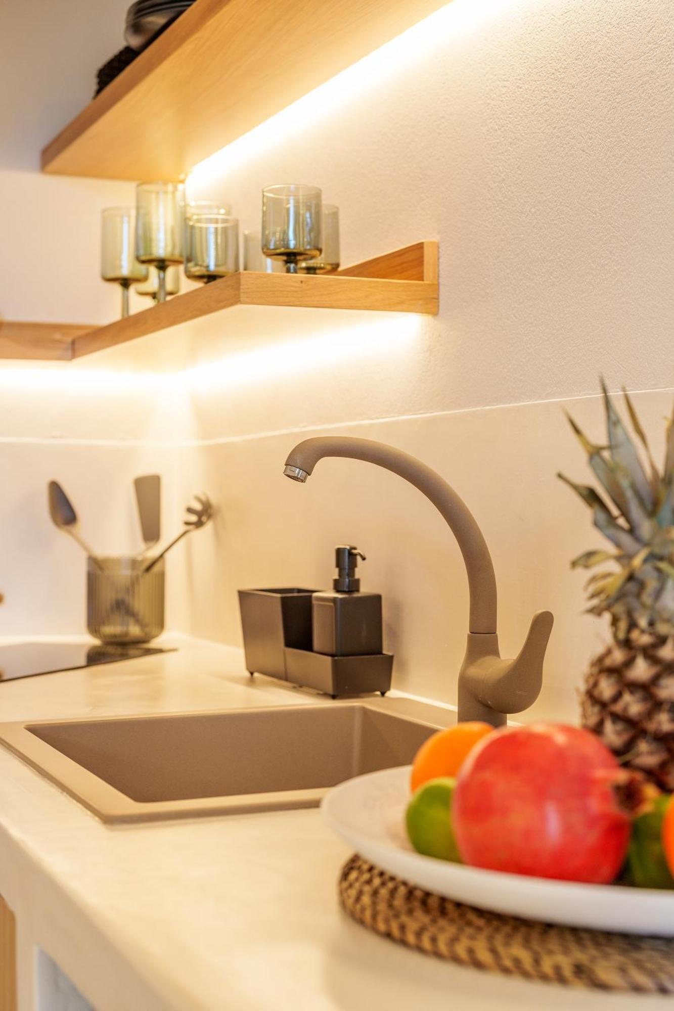Sugarwhite Suites With Private Not Heated Pool Emporio  Eksteriør bilde